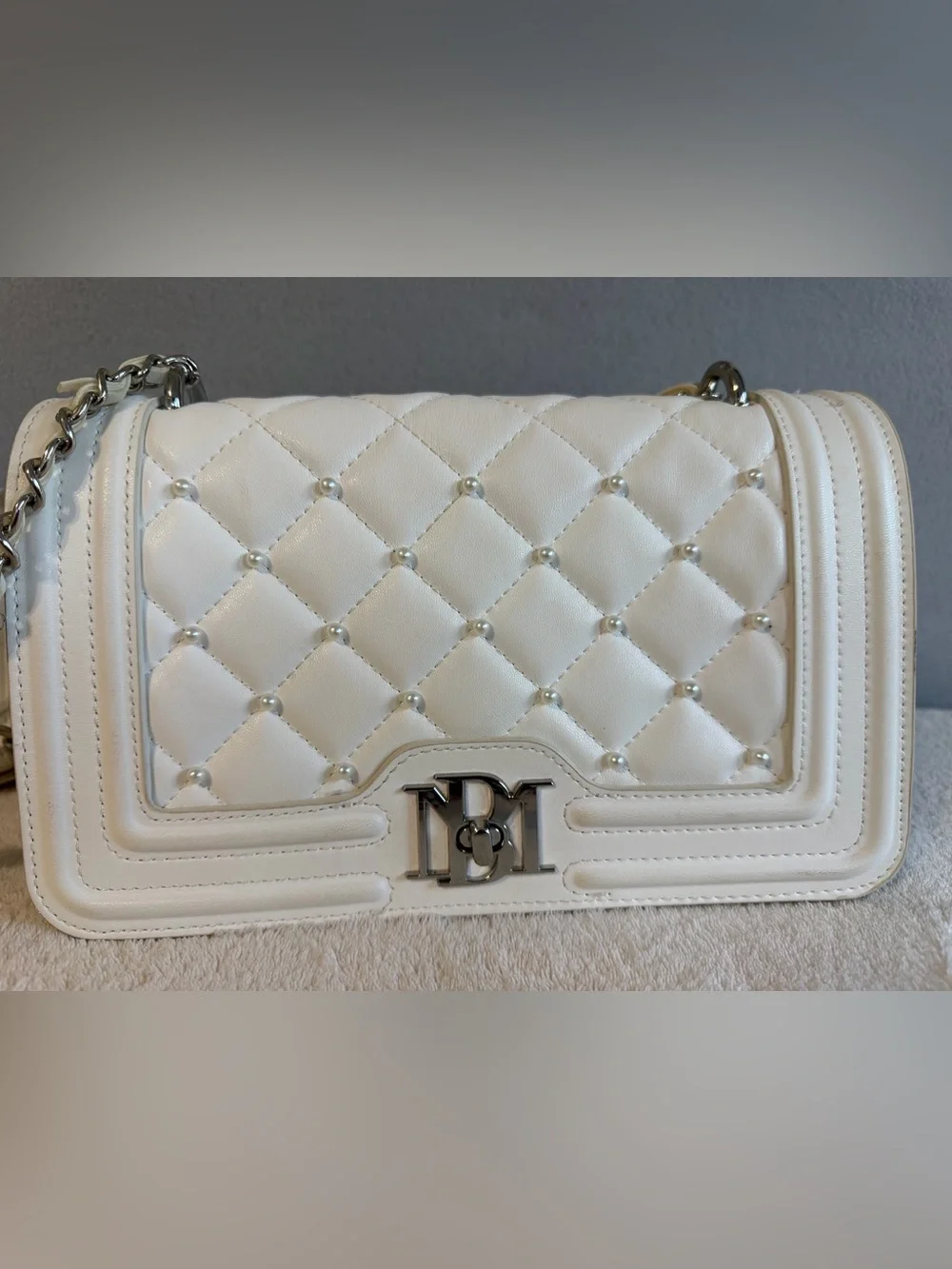 Badgley Mischka Bridal White Letter Lock Quilted & Pearl's Crossbody - Picture 2 of 13